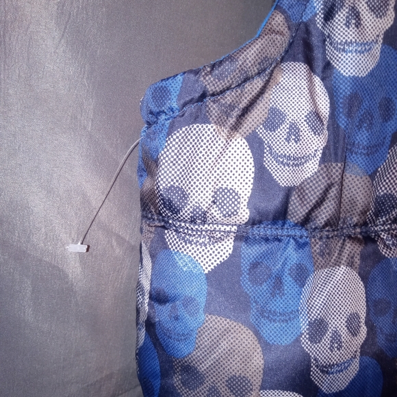 Old Navy skull design puffer jacket - Picture 4 of 4